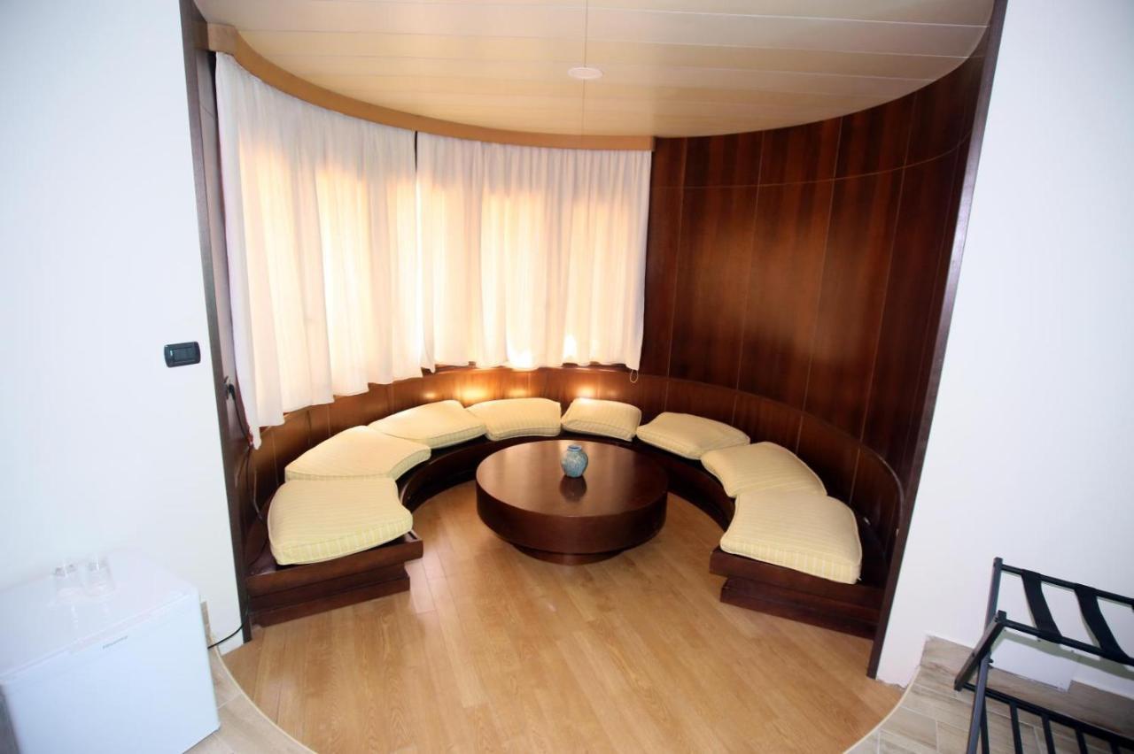 Paradise Suite ลาตินา ภายนอก รูปภาพ