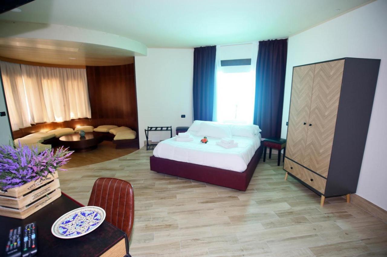 Paradise Suite ลาตินา ภายนอก รูปภาพ