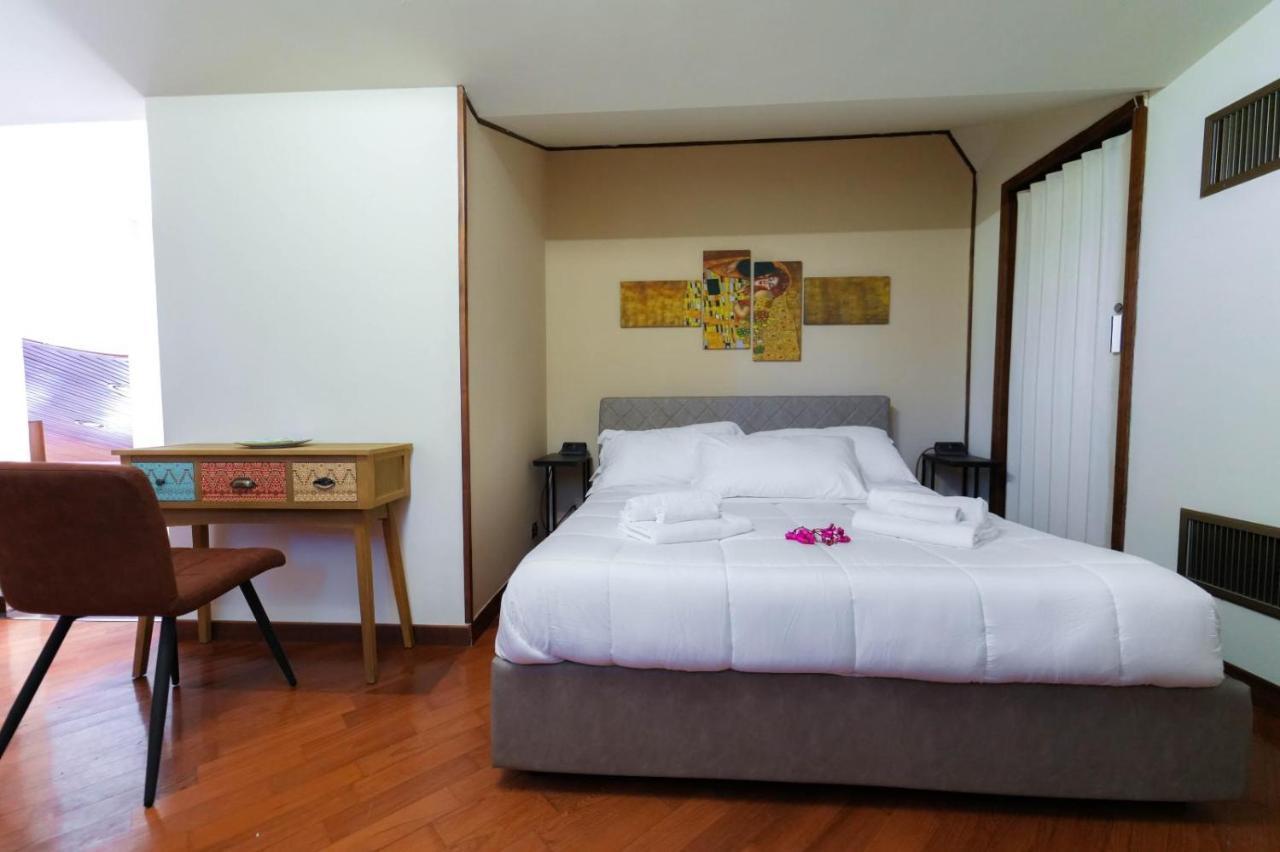 Paradise Suite ลาตินา ภายนอก รูปภาพ